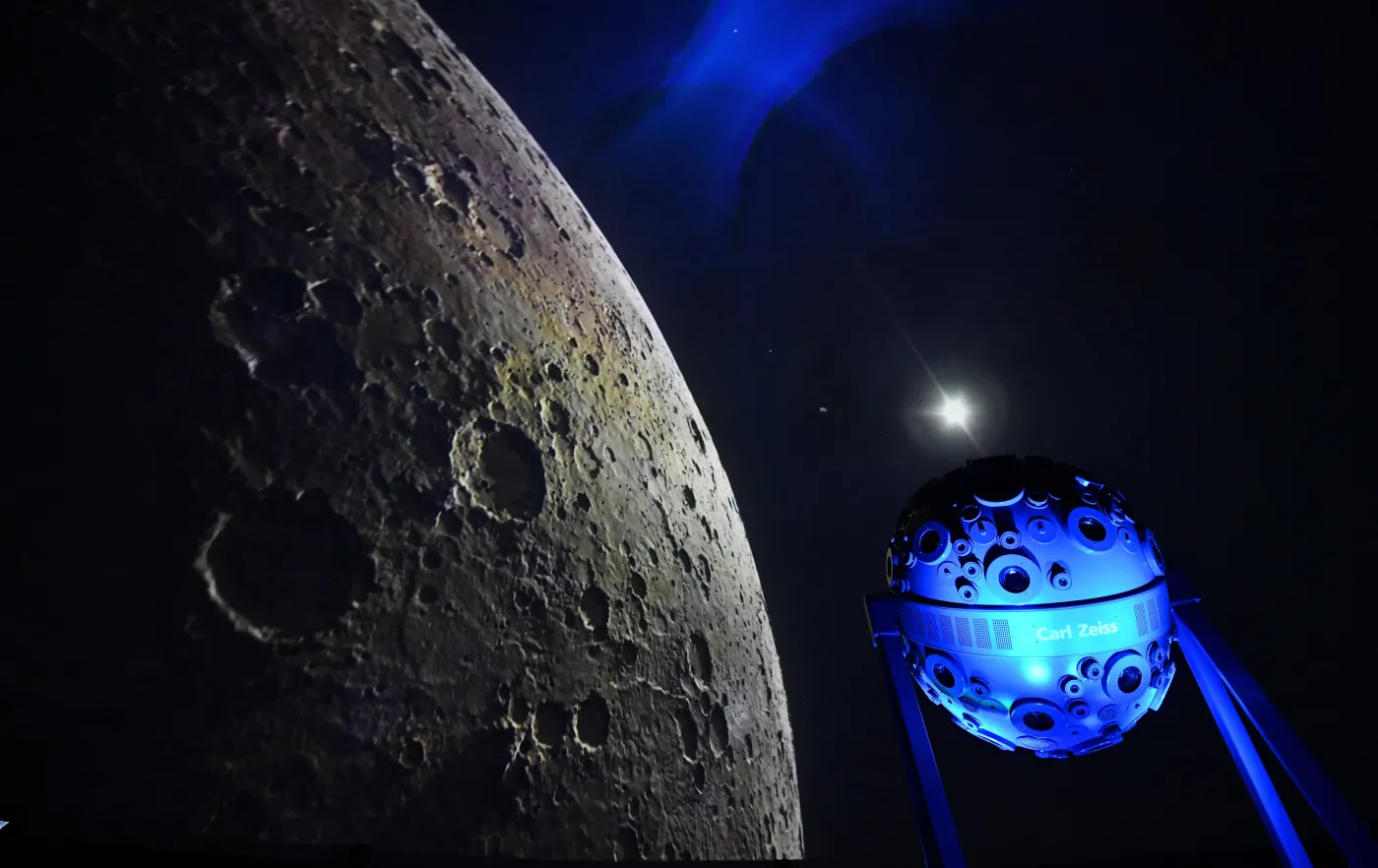 Problemy sondy Voyager 2. Agencji NASA udało się przywrócić łączność