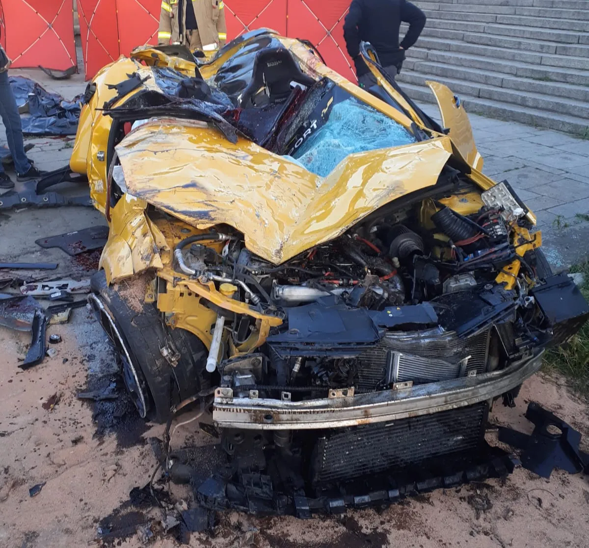 Kraków chce odszkodowania za mur uszkodzony przez Renault Patryka P. Kto zapłaci?