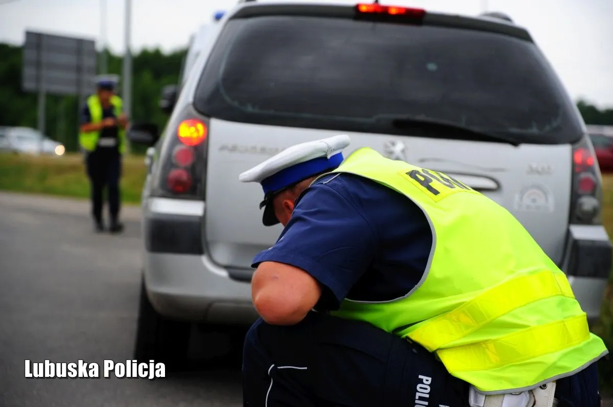 policja-37870289.jpg
