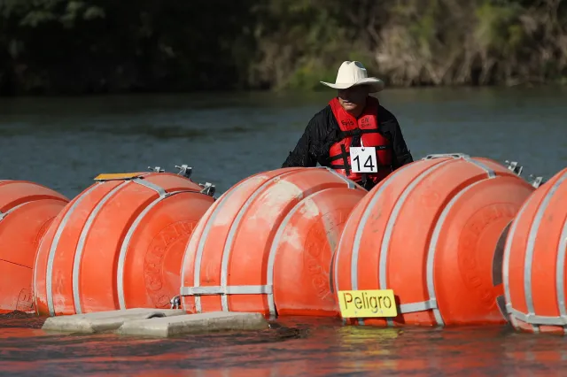 Bariera przeciw imigrantom na Rio Grande. Sąd federalny podjął decyzję