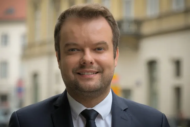 Debata między Kaczyńskim a Tuskiem? Bochenek: "Nie ma sensu rozmawiać z pomagaczami"