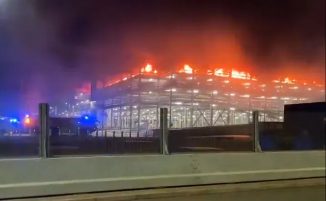 Wielki pożar na lotnisku Luton. Odwołano wszystkie loty, także połączenia z Polską