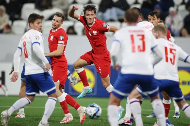 Mecz Polska - Mołdawia, czyli jak piłka nożna może być nieważna [FELIETON]