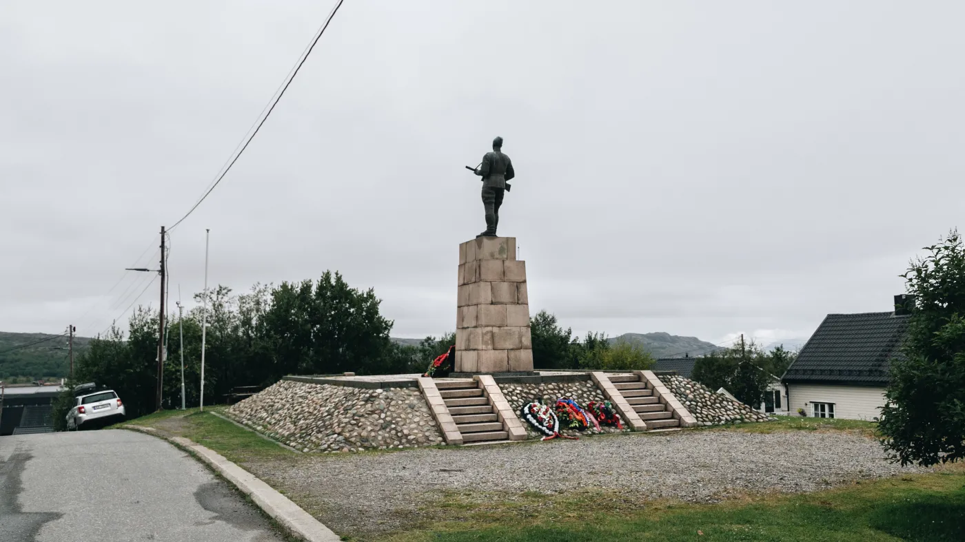 Awantura na wieńce pod pomnikiem sowieckich żołnierzy. "Tu jest Norwegia"