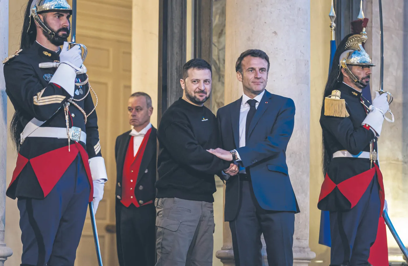 Emmanuel Macron przekonuje, że 20 mld unijnych pieniędzy powinno zostać przeznaczonych nie na broń dla Ukrainy, tylko na wsparcie europejskiego przemysłu zbrojeniowego