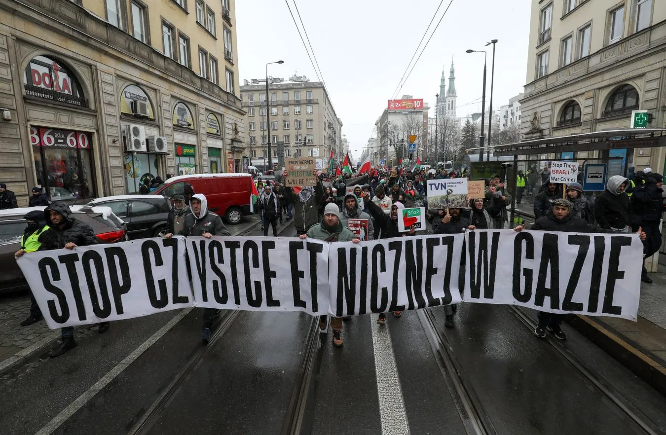 Propalestyńska demonstracja w Warszawie. Organizator wezwał do wydalenia ambasadora Izraela