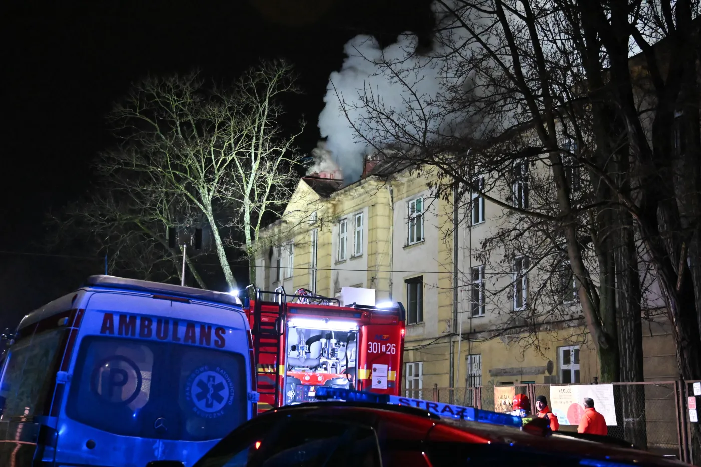 Płonął dwukrotnie w ciągu tygodnia. Służby znów gasiły pożar dawnego szpitala MSWiA