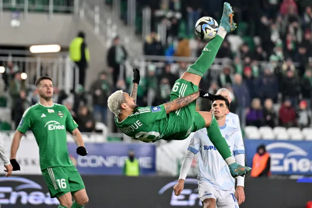 Lech w Radomiu najpierw stracił Karlstroema, a po chwili dwa gole [WIDEO]
