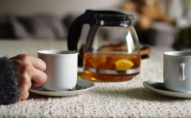Ekspresowa czy liściasta? Przekonaj się, dlaczego dziś warto napić się herbaty