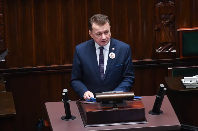 Sejm debatuje nad wotum nieufności wobec ministra kultury. Błaszczak: "Pan jest tchórzem"