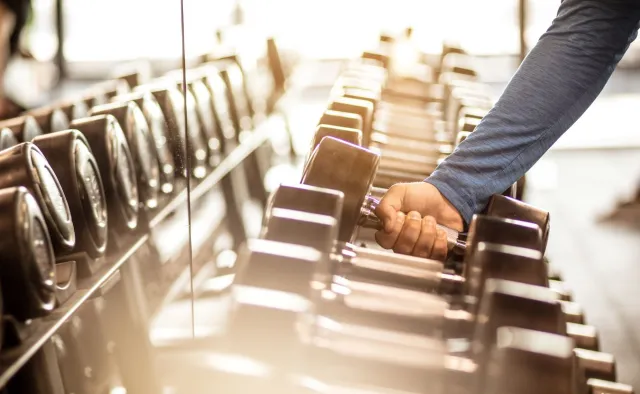 Siłownia ważniejsza niż zakaz sądowy. 22-latek wpadł podczas kontroli drogowej