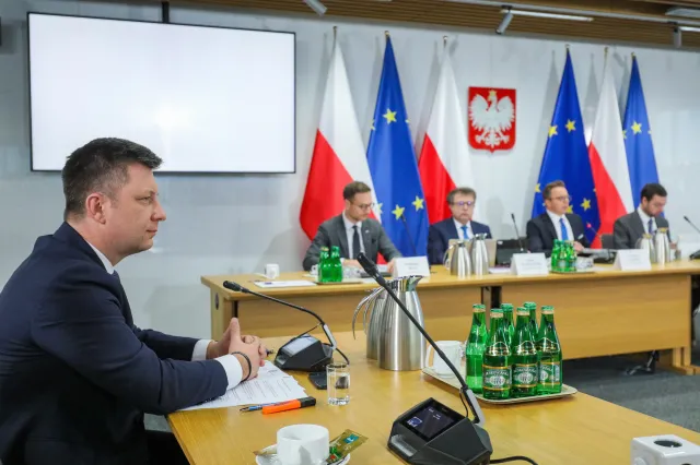 Posiedzenie komisji przerwane. "Przesłuchiwanie świadka do nocy byłoby niehumanitarne"