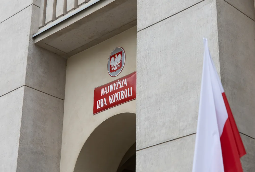 Warsaw,,Poland,-,May,29,,2020:,Nameplate,On,The,Building