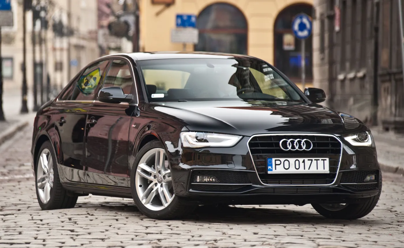8746596-audi-a4.jpg