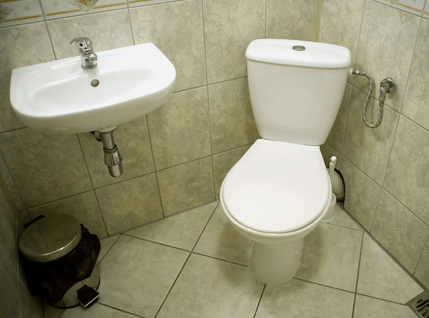 Toaleta. Sedes i umywalka