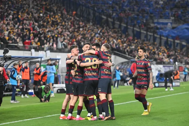 Magic touch Przyborka, hat-trick Koulourisa. Pogoń nie miała litości dla Ruchu [WIDEO]