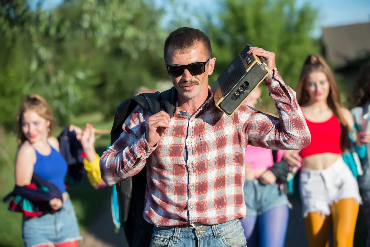 Kultowe lata 90. w Polsce. Pamiętasz tamtą modę?