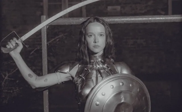 Brodka jako warszawska Syrenka. Tak zmierzyła się z utworem Ireny Santor