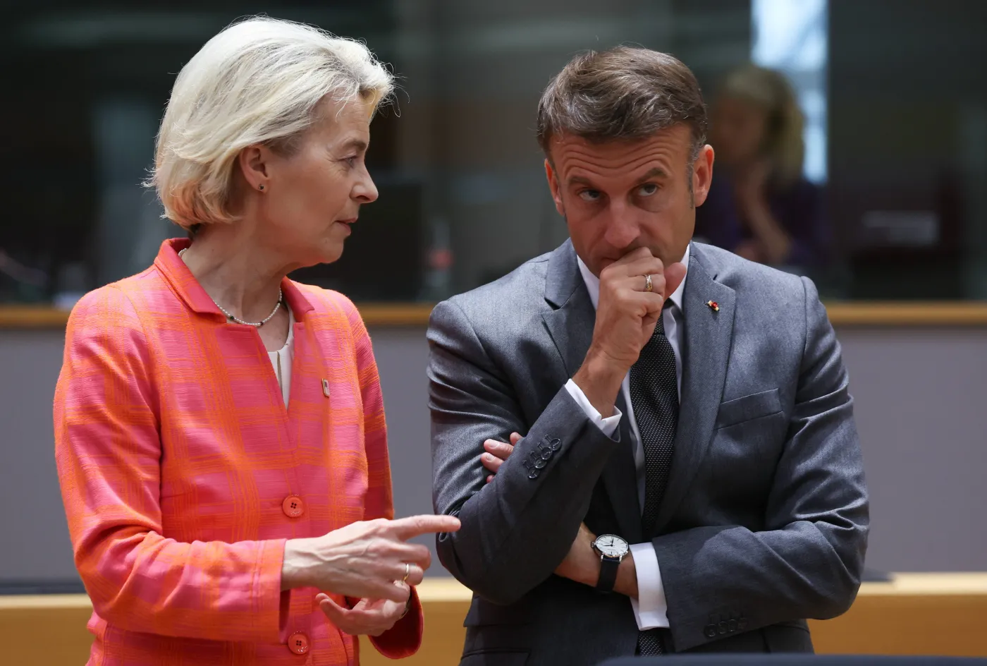 Macron w pośpiechu rozdaje stołki swoim ludziom. Nie tylko we Francji, ale też w Unii