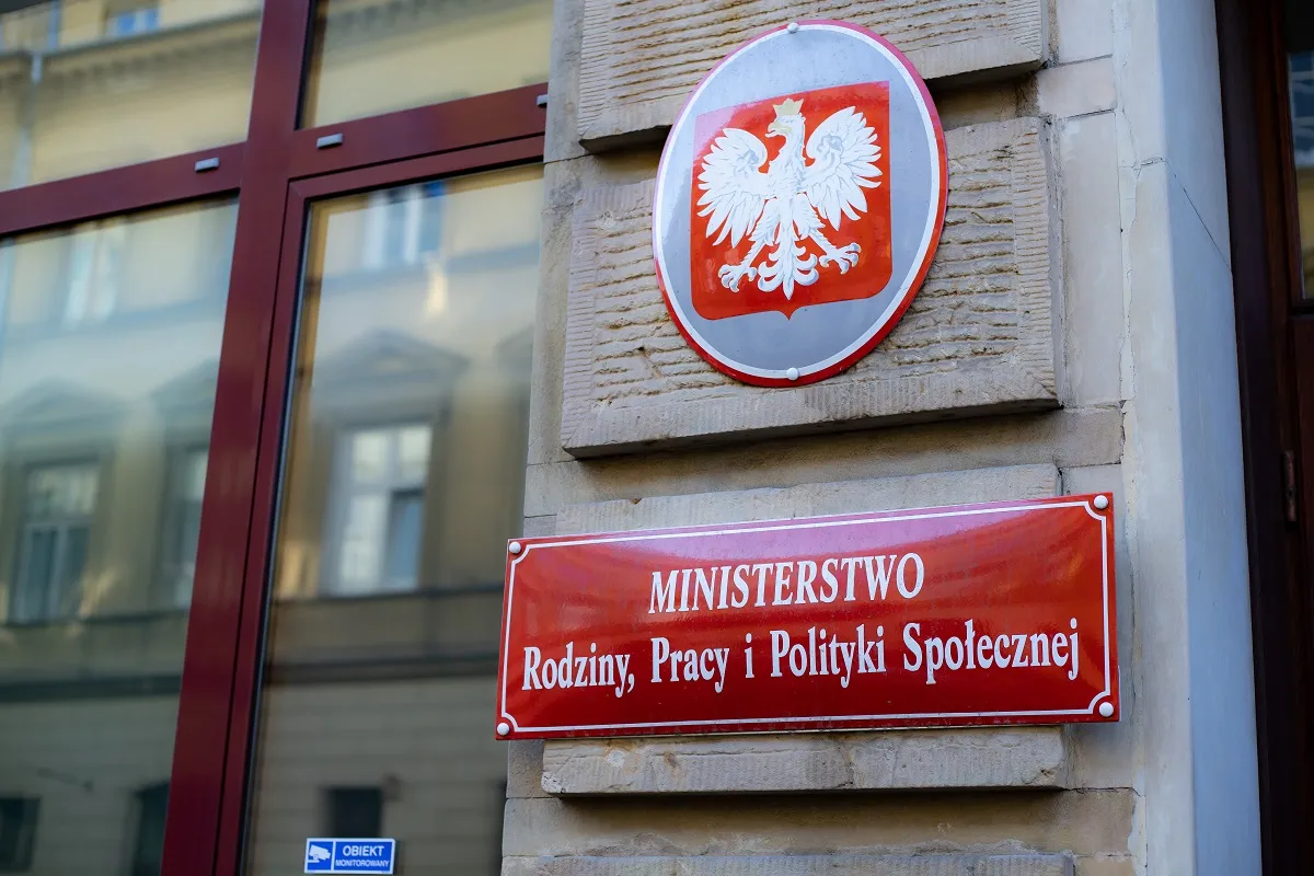 ministerstwo rodziny pracy i polityki społecznej resort rodziny pracy i polityki społecznej rodzina praca polityka społeczna 