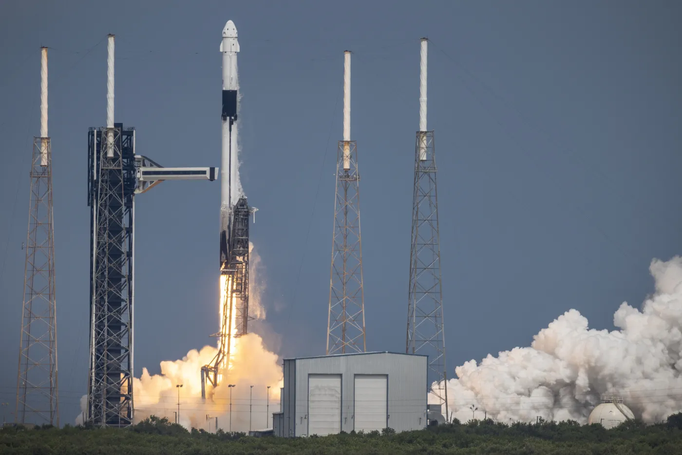 Misja ratunkowa już na ISS. Kapsuła SpaceX ma zabrać astronautów ze Starlinera [WIDEO]