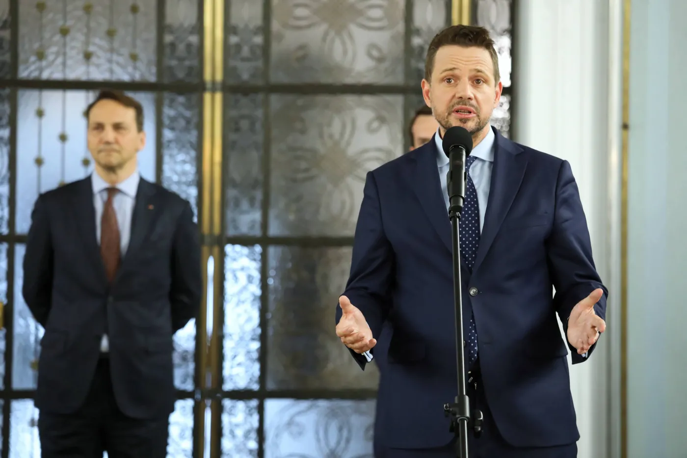 Niespodziewany zwrot akcji. Syn Sikorskiego dołącza do sztabu Trzaskowskiego
