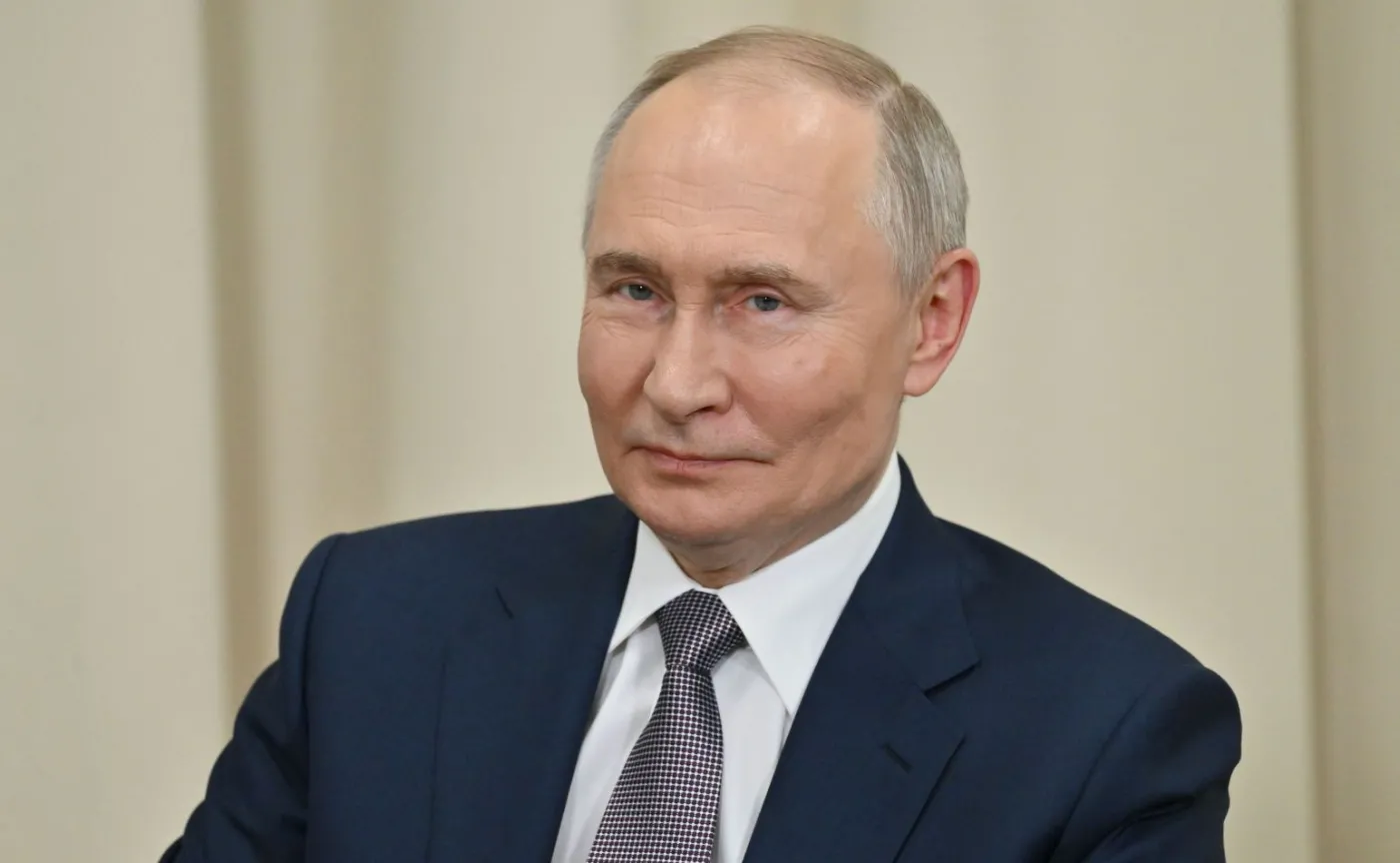 Russian President Putin meets Tajik President Rahmon outside St. Petersburg