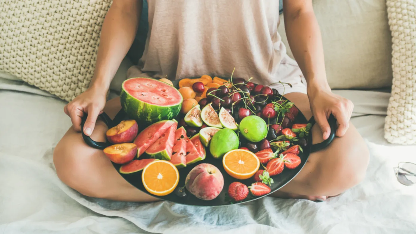 Najgorsza pora na jedzenie owoców. Dodatkowe kilogramy murowane