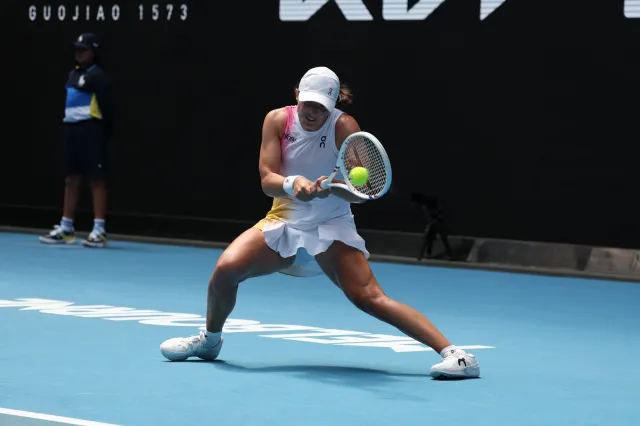 Iga Świątek odprawiła Katerinę Siniakovą. Polka w drugiej rundzie Australian Open