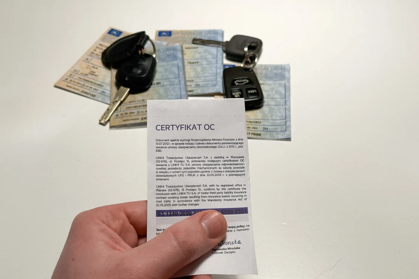 Dowód rejestracyjny, polisa OC, kluczyki