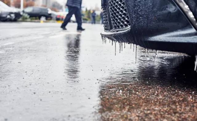 Opady śniegu, gołoledź i silny wiatr. Prognoza pogody na najbliższe dni