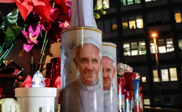 Ważny komunikat z Watykanu. Chodzi o papieża. "Codziennie o 21"