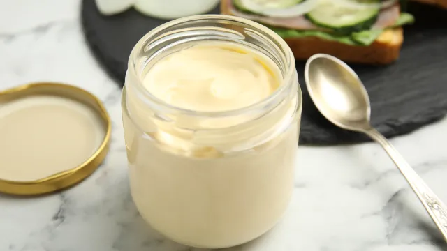 Fatalne wieści przed Wielkanocą. Producent kultowego majonezu zamyka fabryki