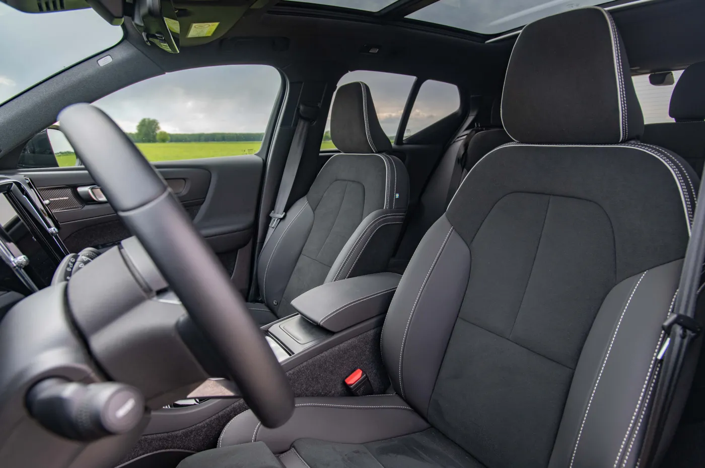 Volvo EX40 Performance Black Edition