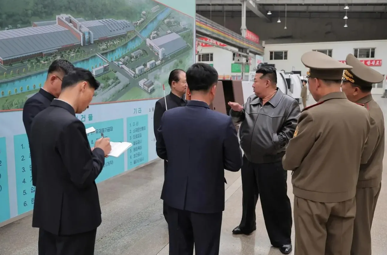 Największa w historii. Sojusznik buduje fabrykę broni dla Rosjan