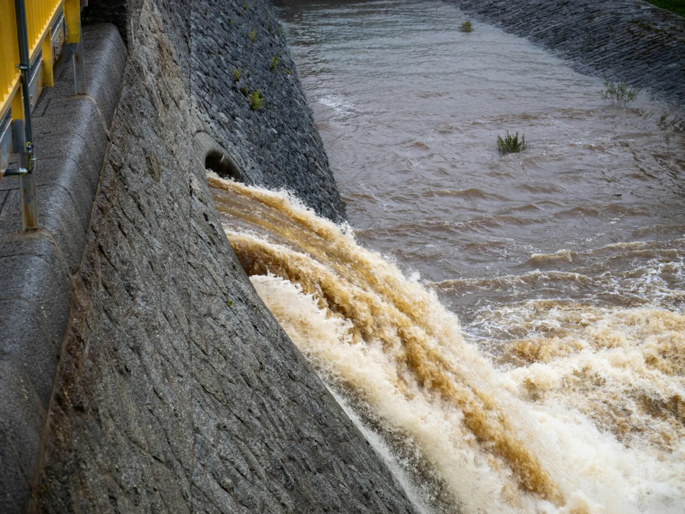 11 stacji hydrologicznych z rekordem opadów. Alarmujące dane IMGW