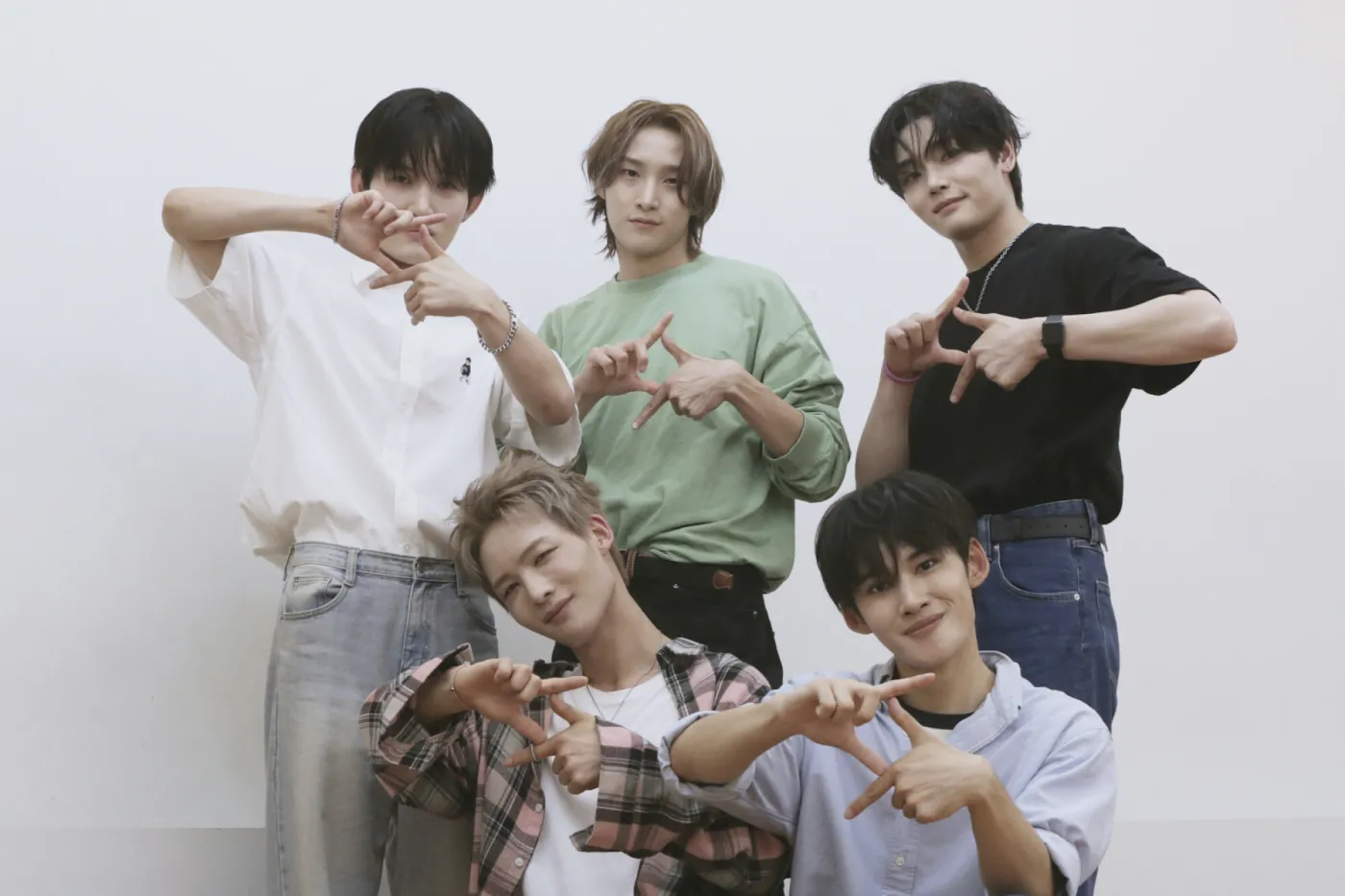 Niezwykły zespół k-popowy zadebiutował. Współtworzą go dwaj uciekinierzy z Korei Północnej