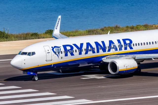 Kod 7700 nad Europą. Boeing Ryanair z 189 pasażerami musiał nagle zawracać