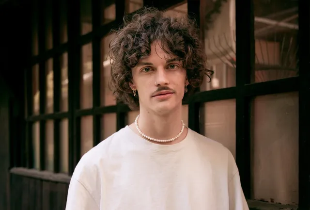 Kawka z...pszoną. "Bardziej jaram się melodiami niż rapowaniem"