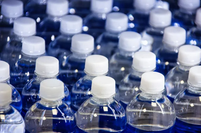 Bon kaucyjny w Polsce. Jak odbierzemy pieniądze za butelki?