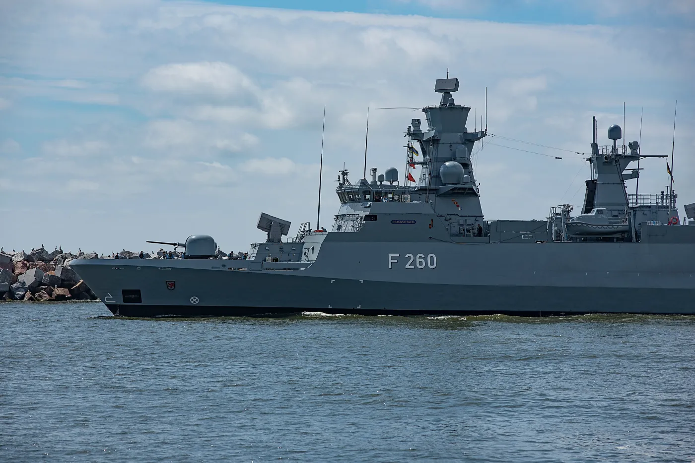 Rosyjskie samoloty nad Bałtykiem. Zignorowały wezwania radiowe, przeleciały tuż nad okrętem