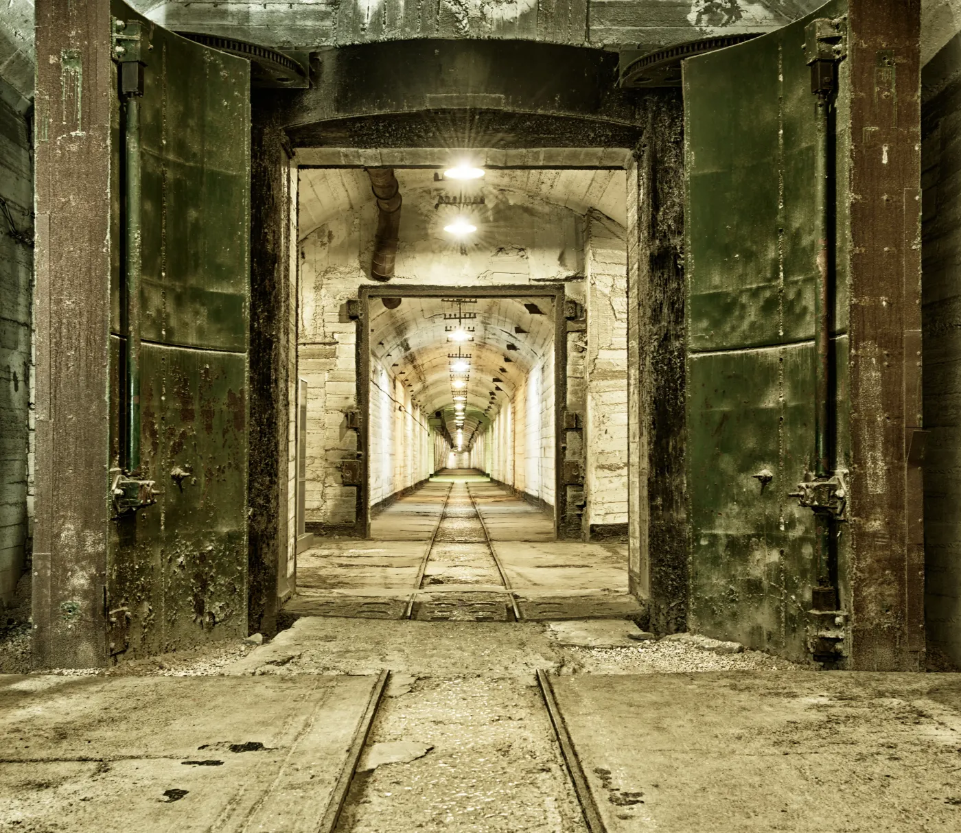 Konserwy, apteczki i 3 litry wody dziennie. Nowe zasady wyposażenia polskich schronów