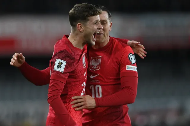 Fajerwerków nie było, ale najważniejsze są punkty. Polska po golach Szymańskiego i Lewandowskiego pokonała Litwę