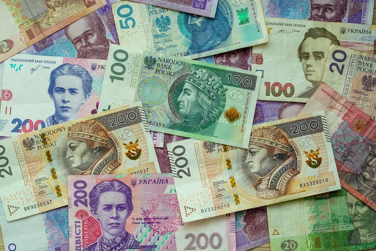 Kurs złotego zagrożony? Dolar, euro i frank biją w portfele Polaków