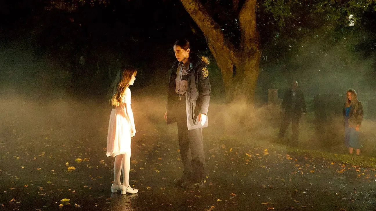 Niesamowity serial kryminalny w telewizji. To thriller z elementami SF