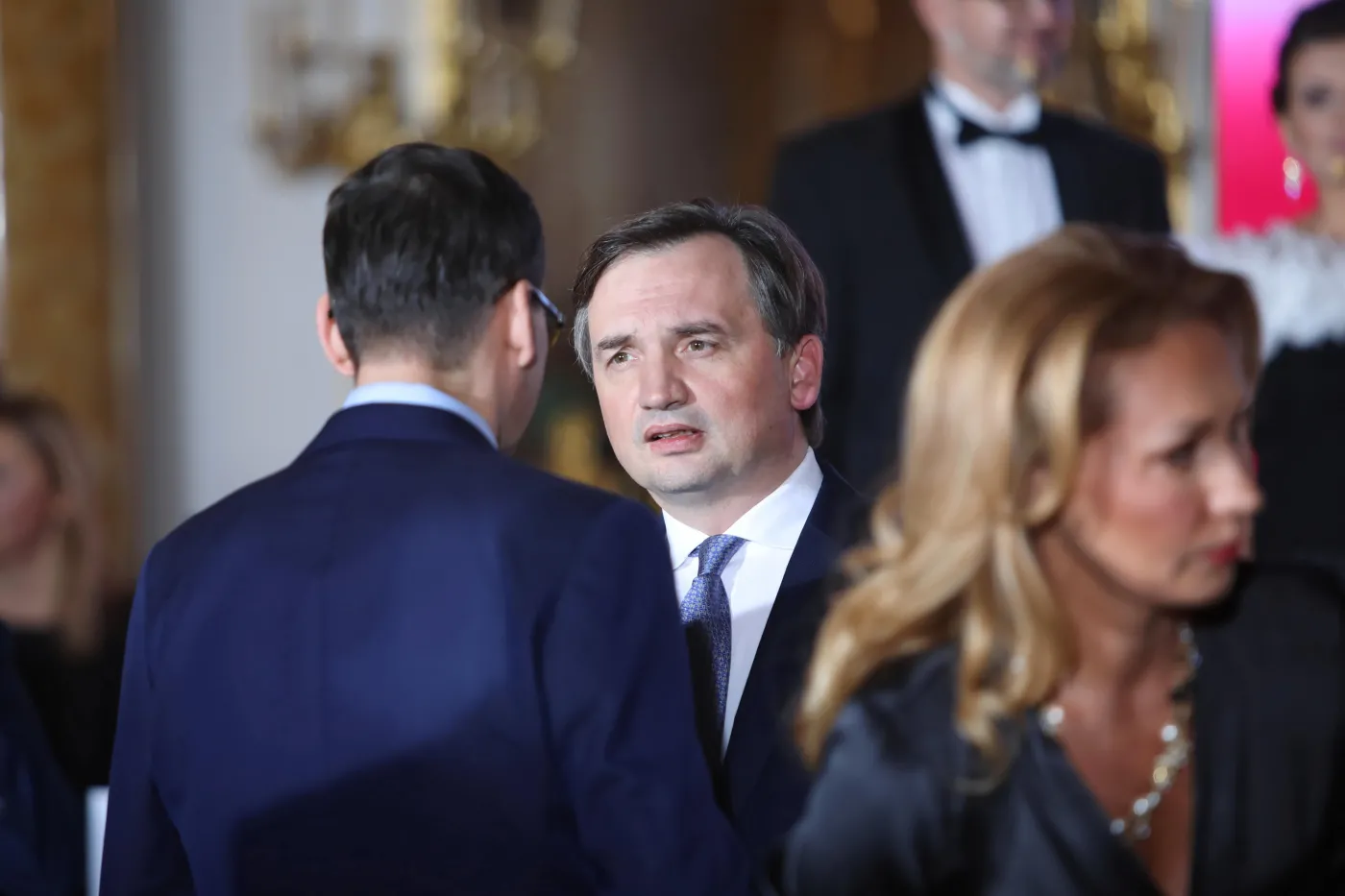 Podziały w PiS przybierają na sile. "Kolejka na Nowogrodzkiej, żeby ponarzekać prezesowi"
