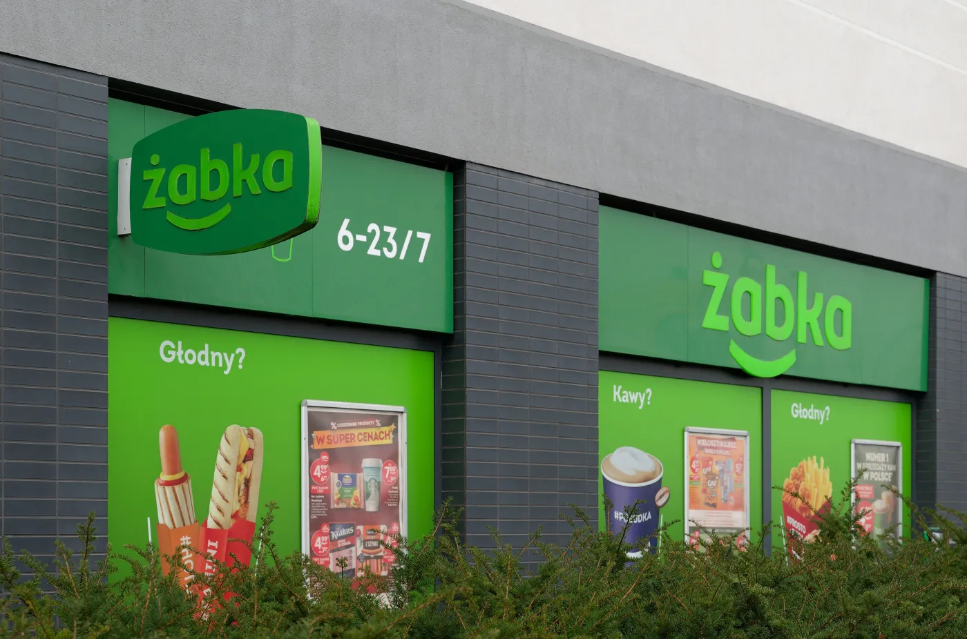 Do której otwarta jest Żabka w Wigilię? Godziny otwarcia