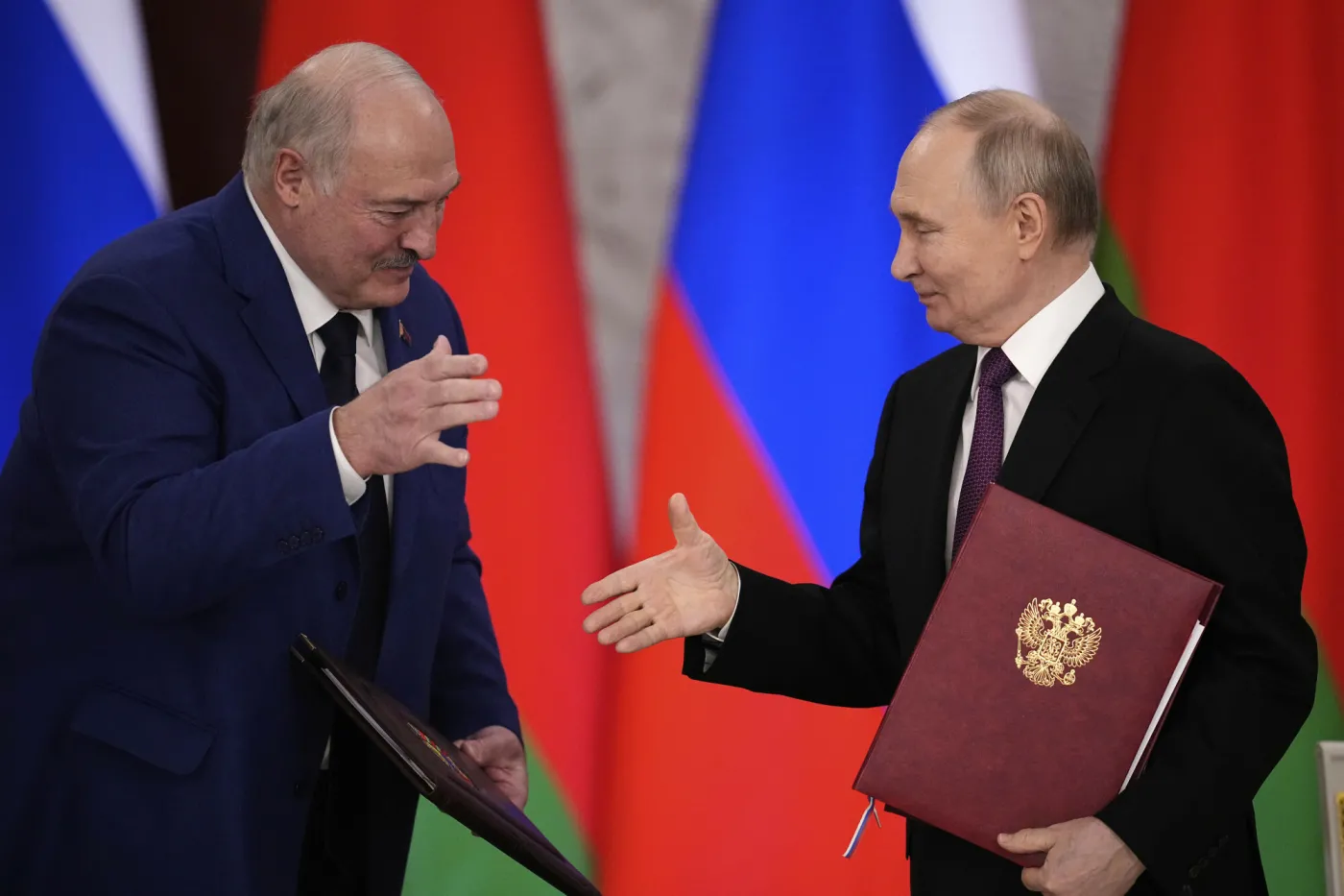 Łukaszenka sam zaproponował to Putinowi. "Podobnie władze PRL postrzegały wojska sowieckie w Polsce"