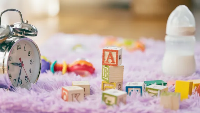 Przedszkolaki bez wakacji: jak system pracy dorosłych kształtuje dzieciństwo