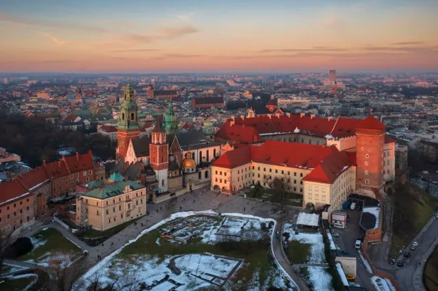 Awaria w Krakowie. Gejzer wody paraliżuje ruch